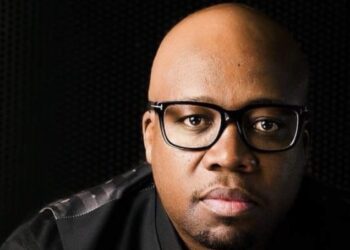 ‘We do not serve robots’