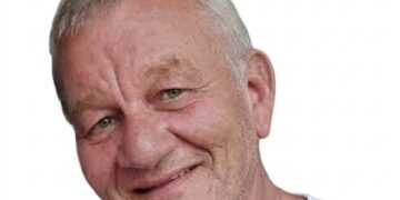 Radio favourite Manie Kitching makes his long-awaited return to Bloemfontein on Rosestad 100.6FM
